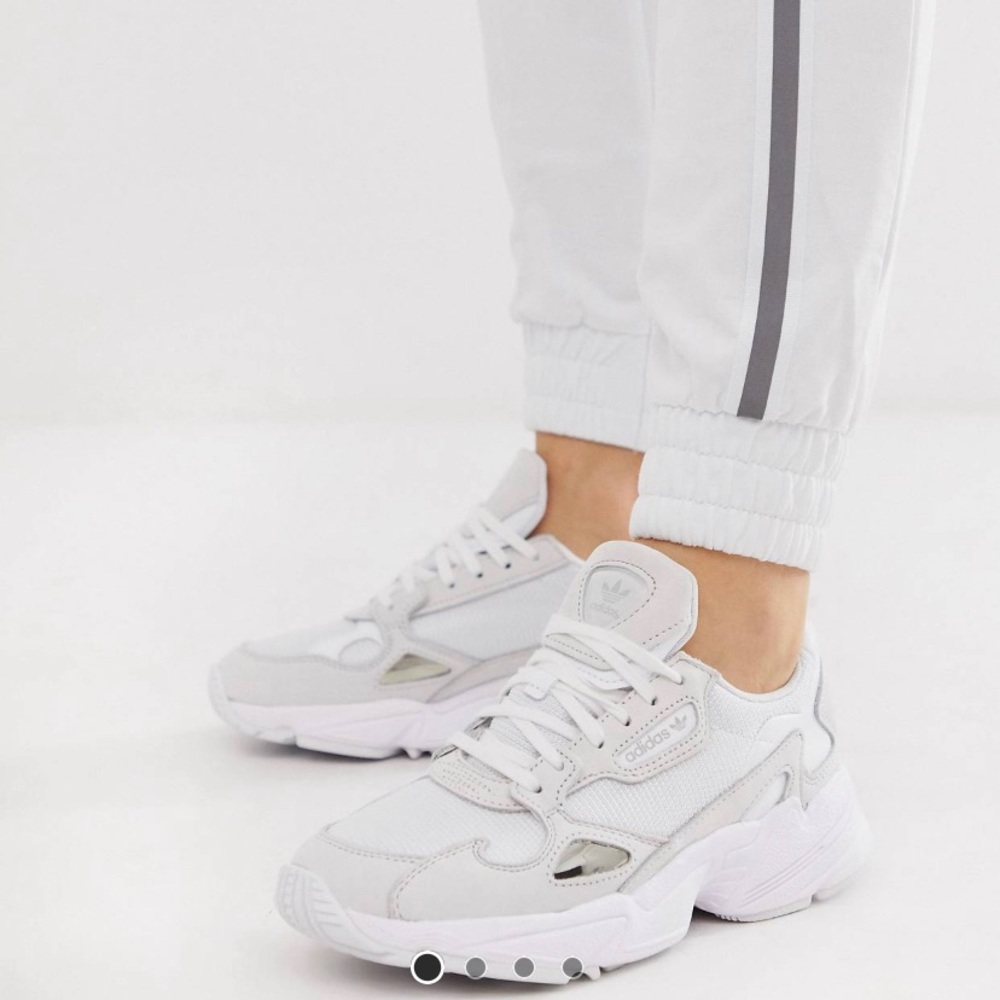 Adidas falcon in triple white - Picture 1 of 3